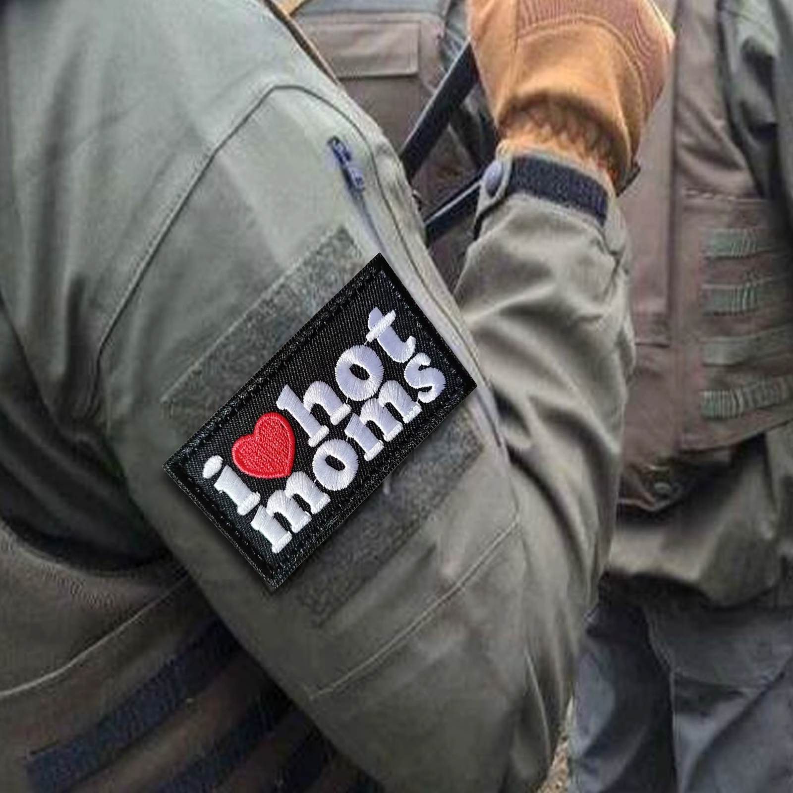 Parche bordado táctico I LOVE HOT MOMS – Velcro para mochila - imagen 5