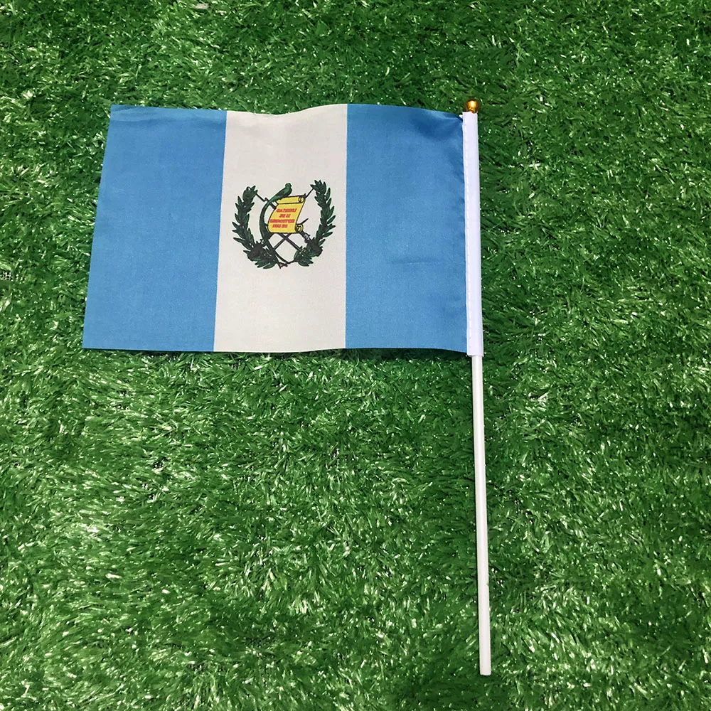 SKY FLAG Bandera de mano de Guatemala 14x21 cm 100 piezas poliéster penetración de doble cara GUA Guatemala Bandera ondulada a mano con poste de plástico - imagen 4