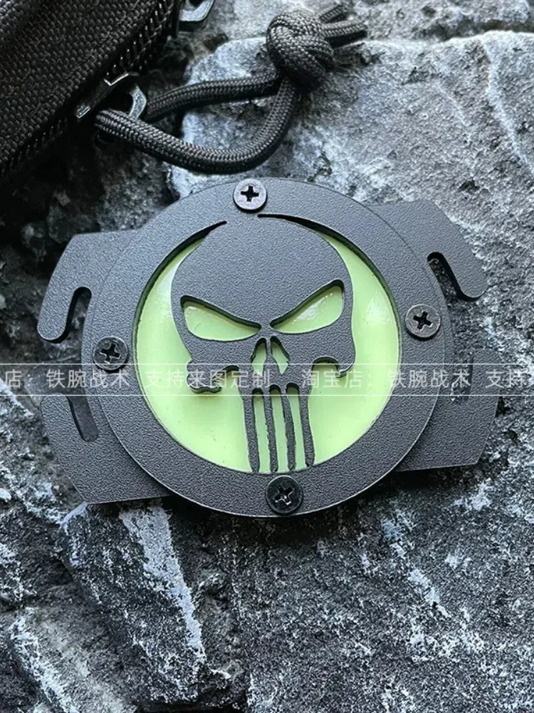 Brazalete luminoso MOLLE cincha hebilla calavera caminata nocturna insignia identificación insignia mochila Accesorios - imagen 4