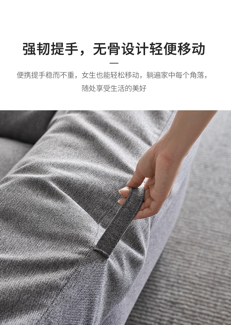 Una persona sostiene un trozo de tela y lo corta con tijeras.