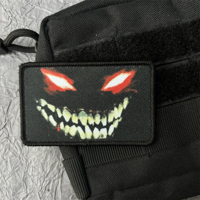Parche con estampado de ojos malvados para ropa, insignia de moral táctica Chevron, parches militares tácticos con gancho y bucle, pegatina para mochila, brazalete