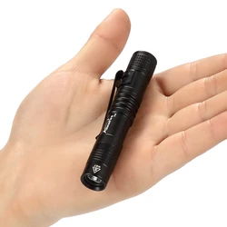 Linterna táctica LED XPE compacta para senderismo y emergencias