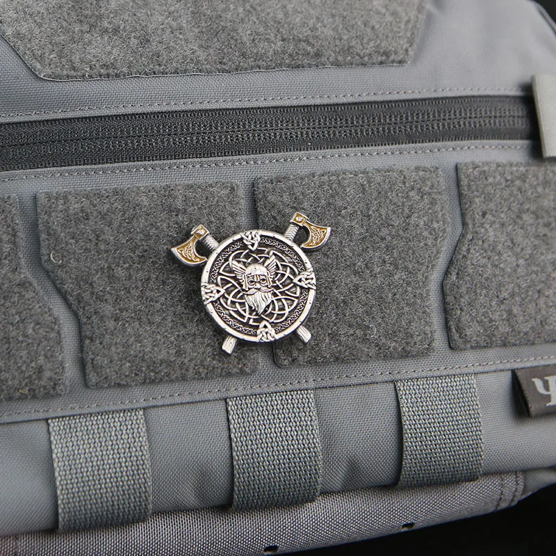 Parches de Metal de tótem vikingo nórdico, insignia táctica de mensajero, Hatchet, mochila para exteriores, ropa, decoración DIY con gancho - imagen 4
