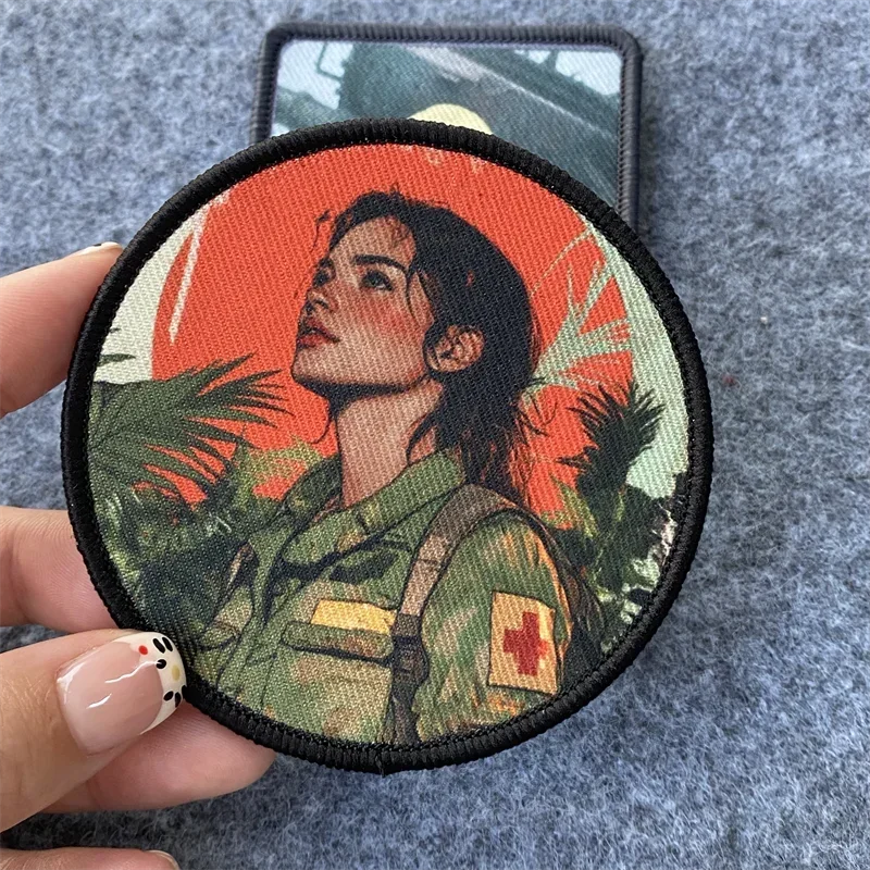 Brazalete con parche táctico de rescate médico para niñas, insignias de moral con estampado de "flores", gancho y bucle, mochila, pegatinas decorativas para ropa - imagen 3