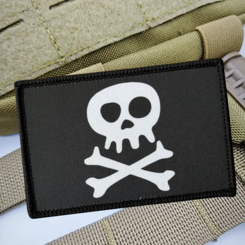 Parche con estampado de huesos cruzados de calavera, chaleco táctico, sombreros con gancho y bucle, insignia de moral, pegatinas para mochila, parches para brazalete para ropa - imagen 4