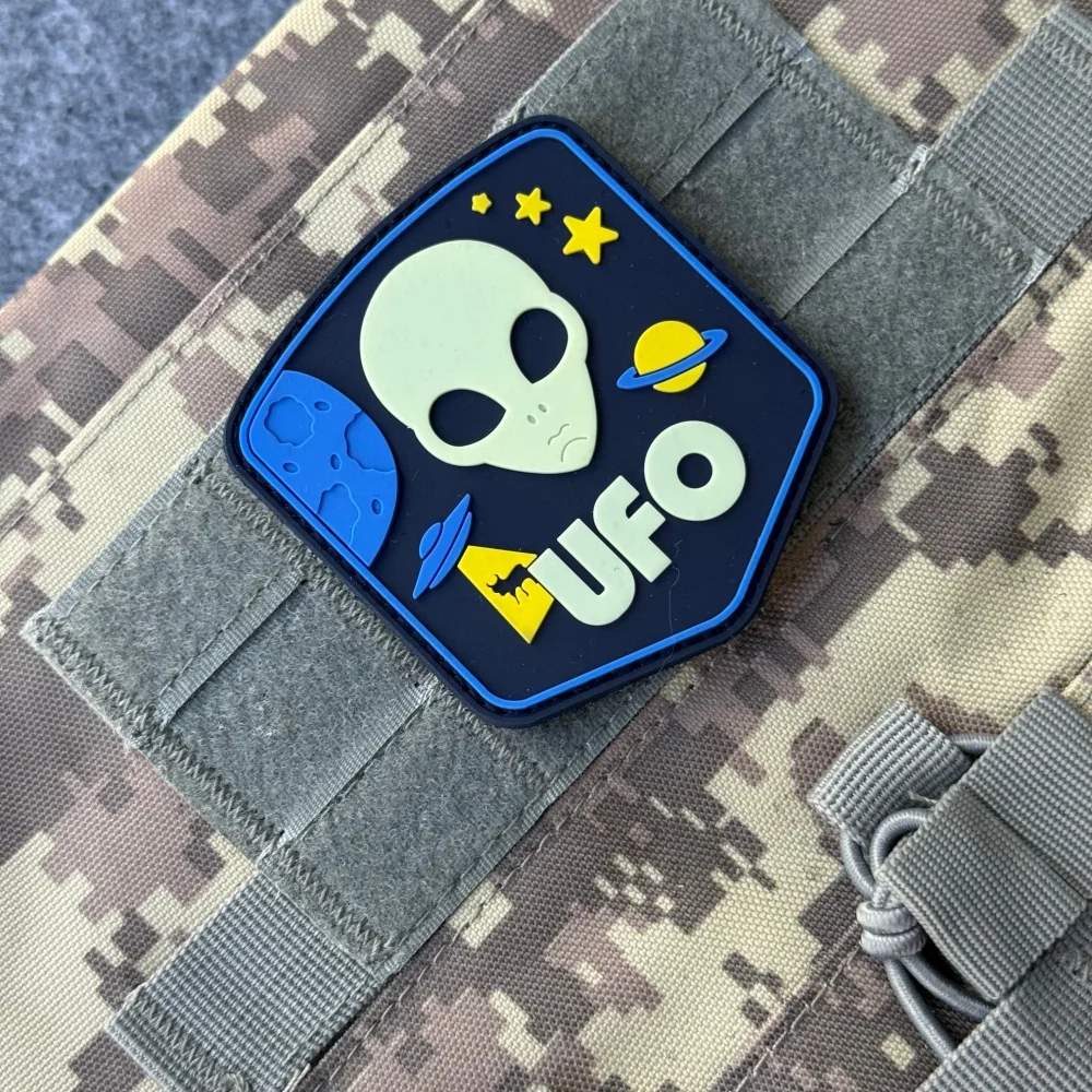 Parche Alien UFO Morale Airsoft, equipo militar táctico del ejército, pegatina decorativa para mochila, parches de gancho y bucle de PVC para ropa