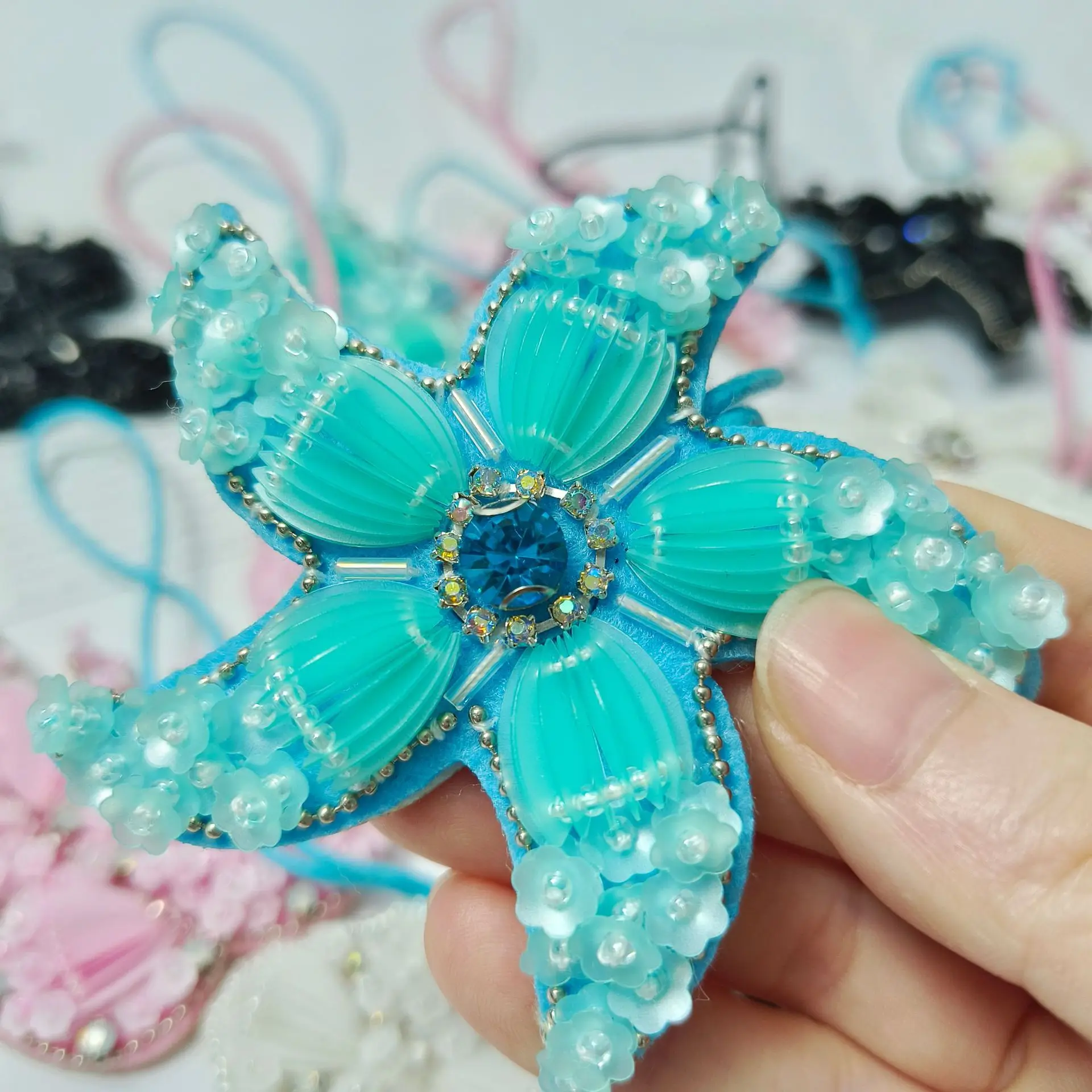 Parches de cuentas de cristal 3D, dije para bolso, llaveros coloridos hechos a mano con diamantes de imitación, colgante de cordón para dije de bolso, decoración de mochila - imagen 3