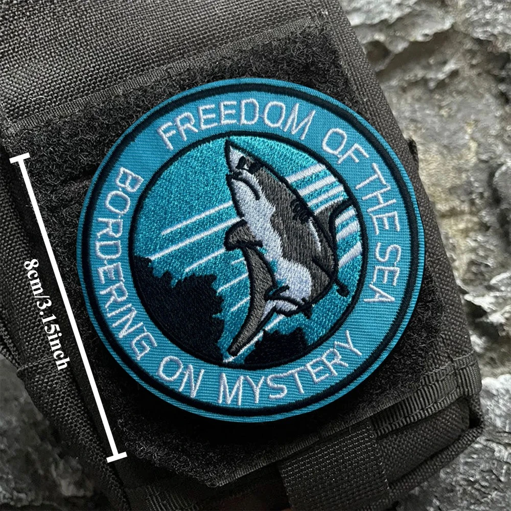 Parches tácticos con bordado de tiburones, parche divertido con gancho y bucle, insignia de moral del ejército militar, pegatinas para mochila - imagen 3