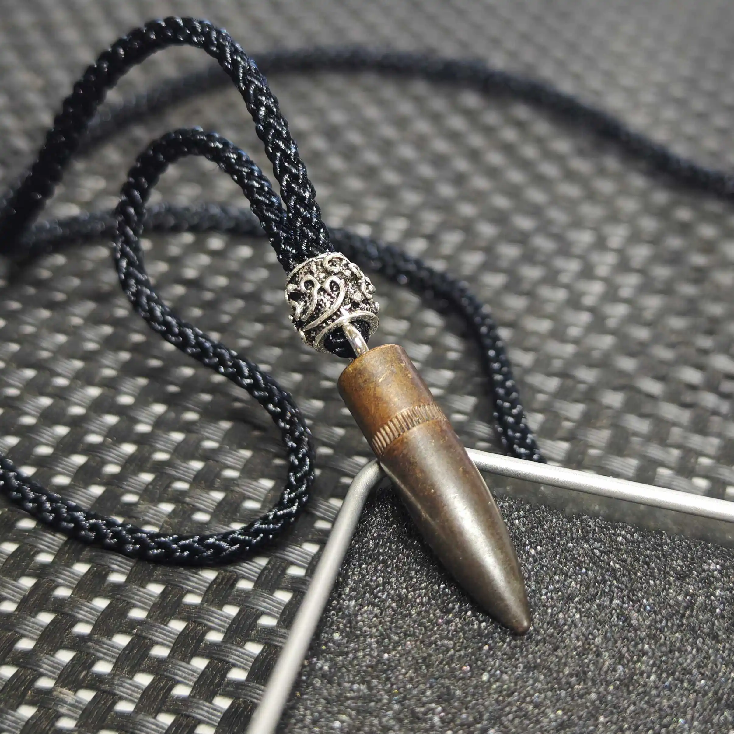 Collar con cabeza de bala grabada tipo 99 de historia de 100 años |   Modificado de artículos antiguos de los años 30, cobre antiguo y hierro.