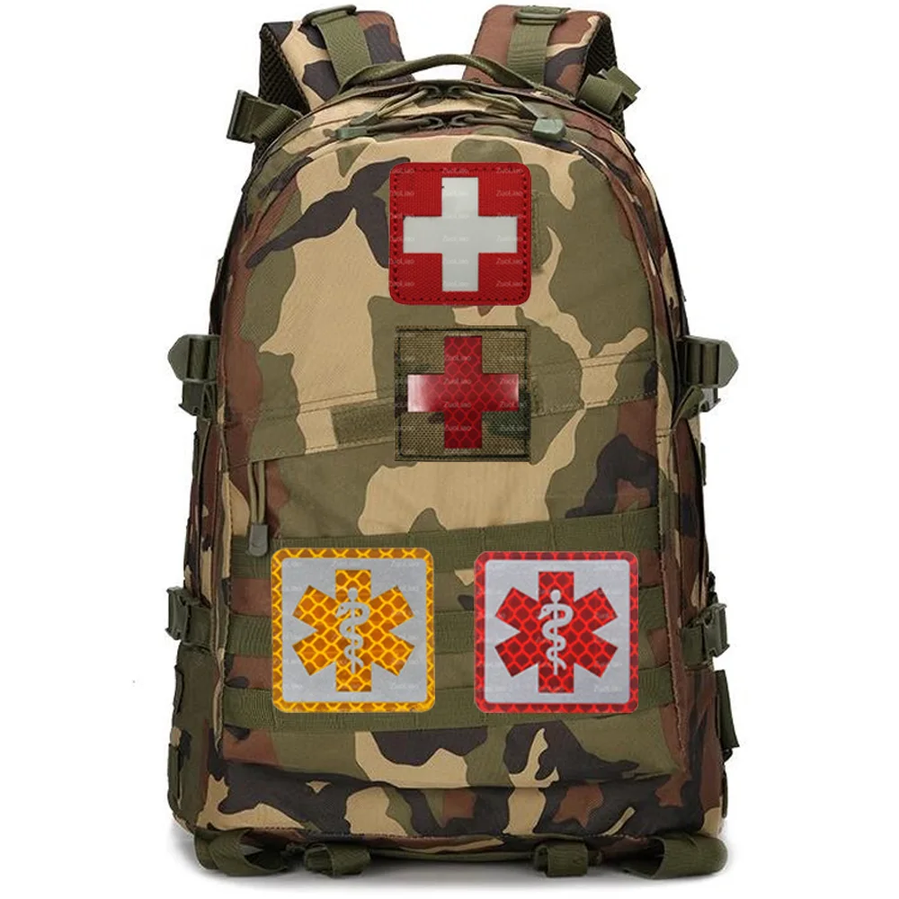 Parche emergencias 3D reflectante en mochila táctica