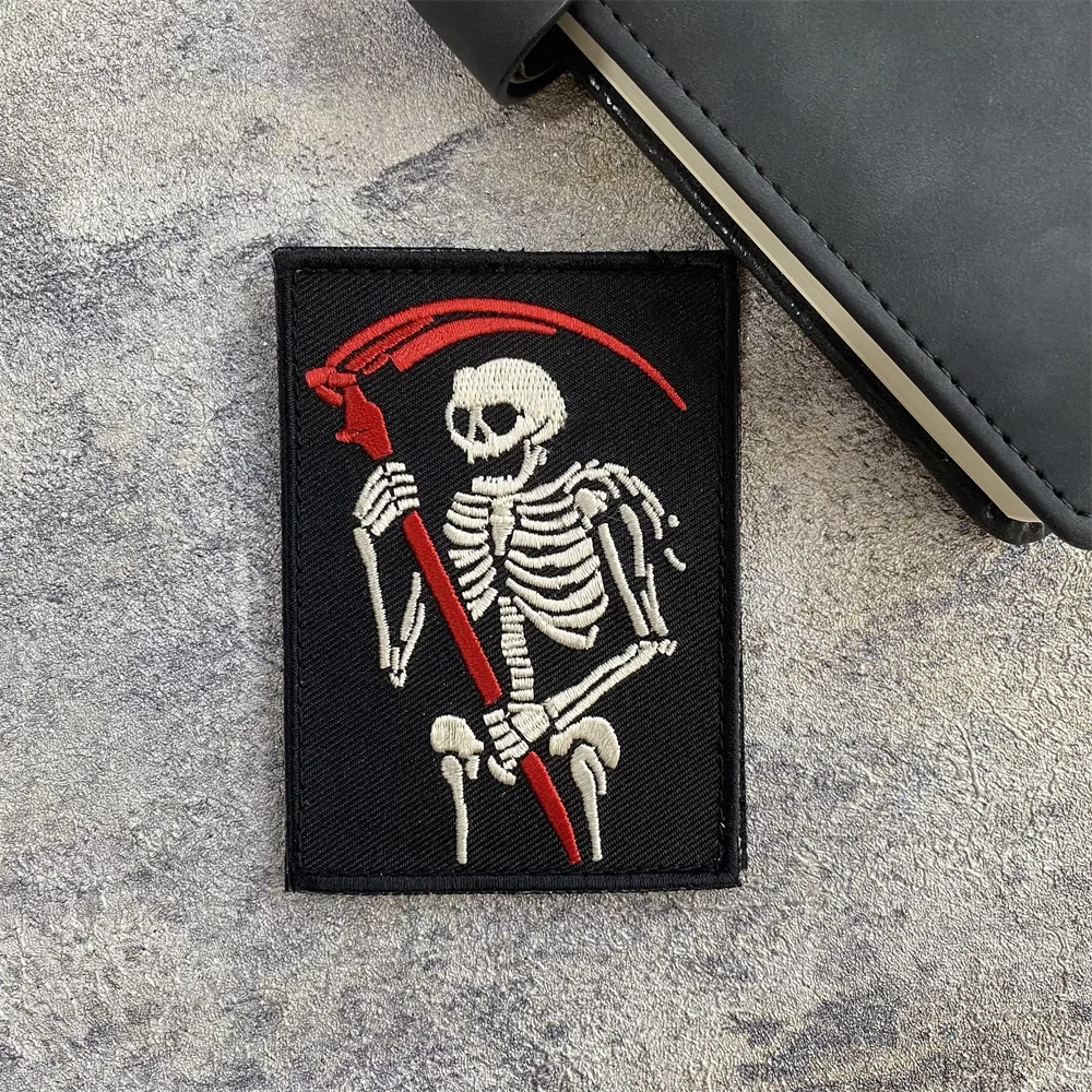 Memento Mori parches bordados para ropa, insignia de moral de calavera con hoz de la muerte, gancho y bucle, pegatinas tácticas militares para mochila - imagen 5