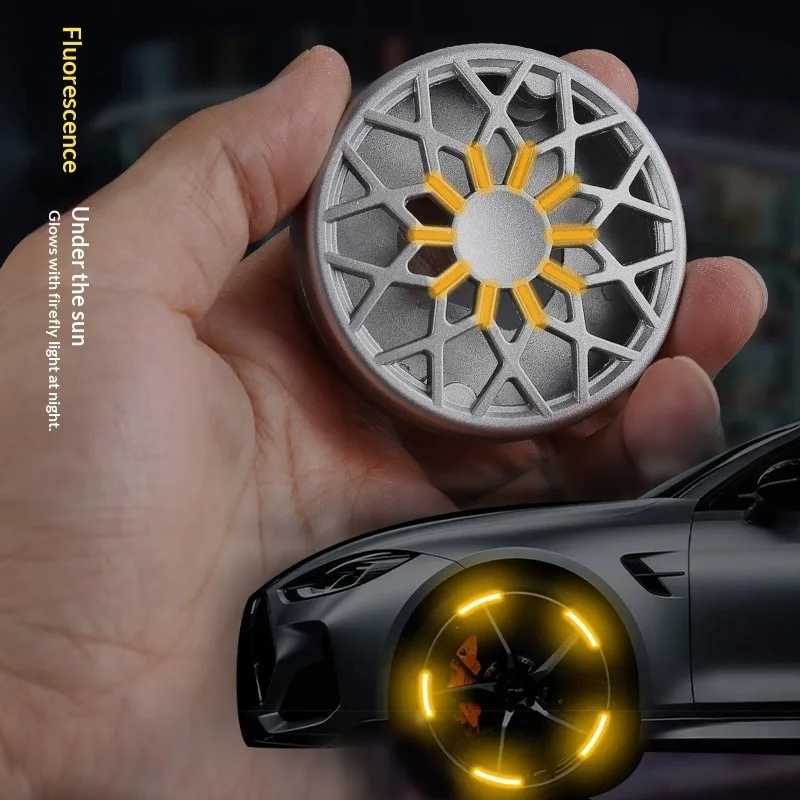 Abridor de botellas de cerveza con cubo de rueda de coche deportivo creativo con pegatina magnética para nevera, abridor de bebidas que brilla en la oscuridad - imagen 3