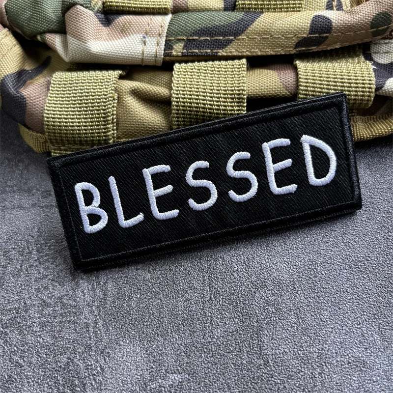 Parche táctico bordado BLESSED con velcro para ropa y moral - imagen 5