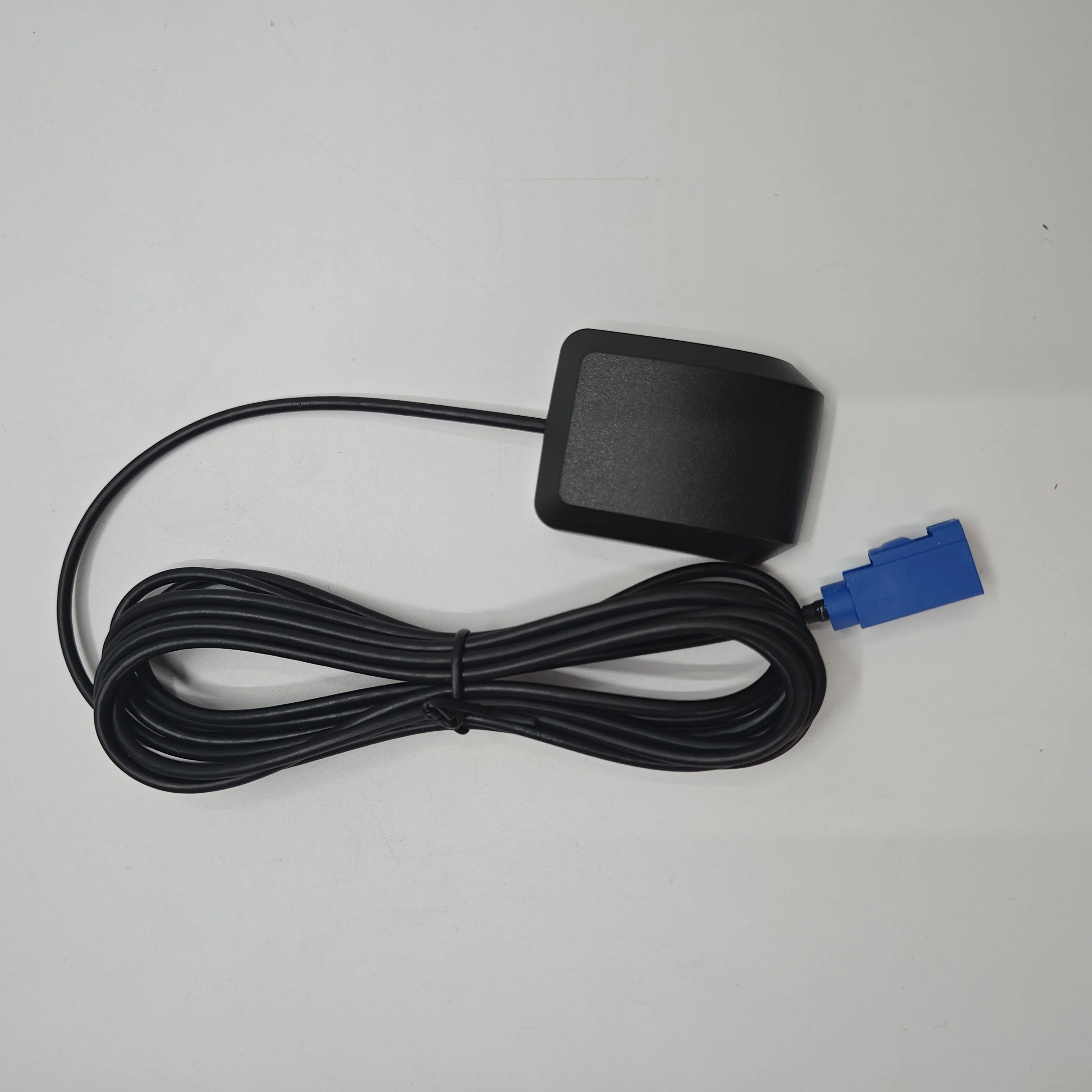 Antena GPS - Antena montada en vehículo (frecuencia 1575,42 MHz), cable RG174 de 3 metros, interfaz FAKRA-C - imagen 2