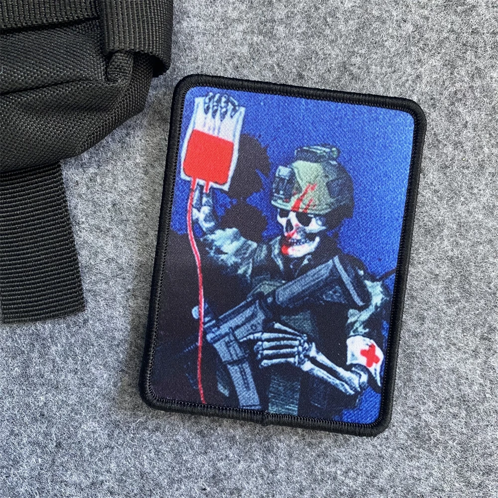 Servicios médicos, símbolo SVO, parche táctico ruso Chevron, esqueleto, soldado, insignia de moral, brazalete con gancho y bucle, pegatina para mochila - imagen 3