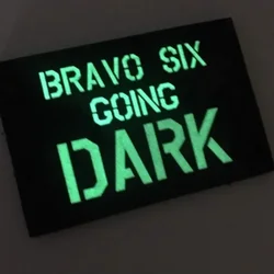 Bravo SIX Parche PVC luminoso con Velcro para mochila o brazal táctico