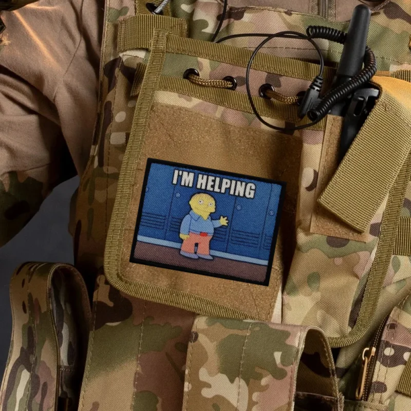 I'M HELPING-Parche de insignia divertida, parche de insignia de moral de animación, brazalete militar, gancho y bucle, pegatinas para sombrero y mochila - imagen 2
