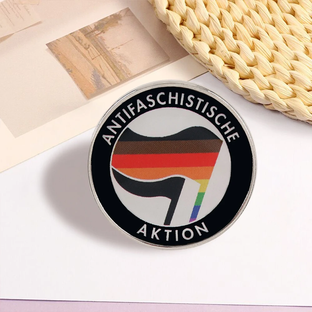 Broche conmemorativo de acción antifascista, insignia de metal con bandera del orgullo antifascista, accesorio para chaqueta, sombrero y bolso - imagen 2