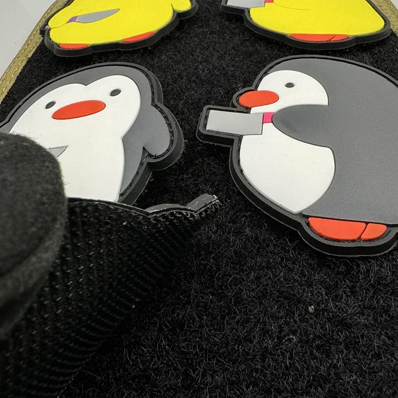 Parches de gancho y bucle de PVC de rana de dibujos animados, insignia de moral de brillo nocturno de pingüino táctico, brazalete militar, mochila, sombrero, pegatina - imagen 3