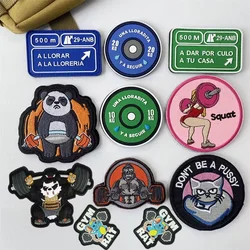 Parche PVC táctico panda levantando pesas con velcro