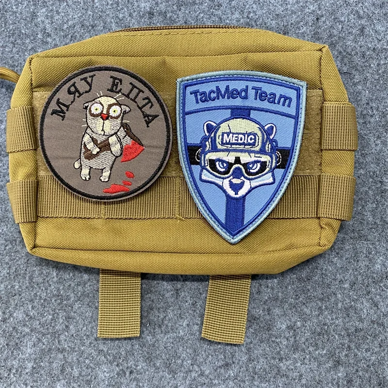 Parche bordado del equipo TacMed, hacha de gato de dibujos animados, insignias de moral táctica, apliques de gancho y bucle para ropa, parches de mochila - imagen 3