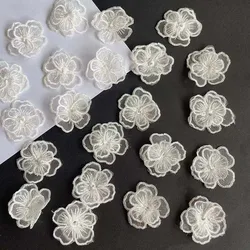 16 uds/4CM blanco, oro 3d flores florales bordadas parche para coser, ropa de Organza apliques de encaje rosa para coser, decoración de vestidos