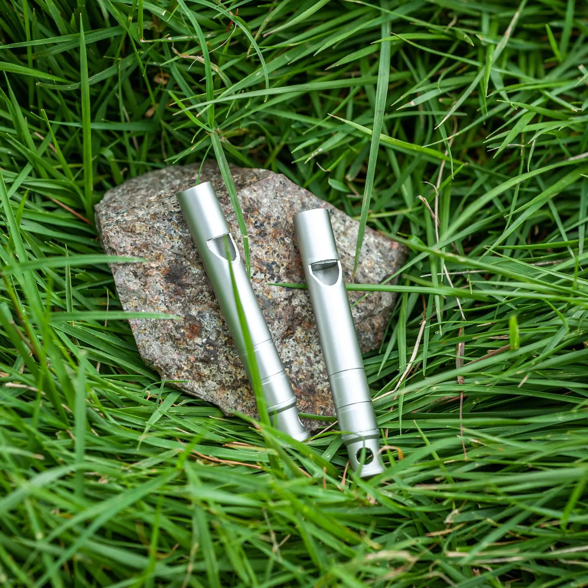 Silbato de emergencia de titanio ultraligero con cable, supervivencia al aire libre, Camping, senderismo, exploración, silbato de Camping - imagen 2