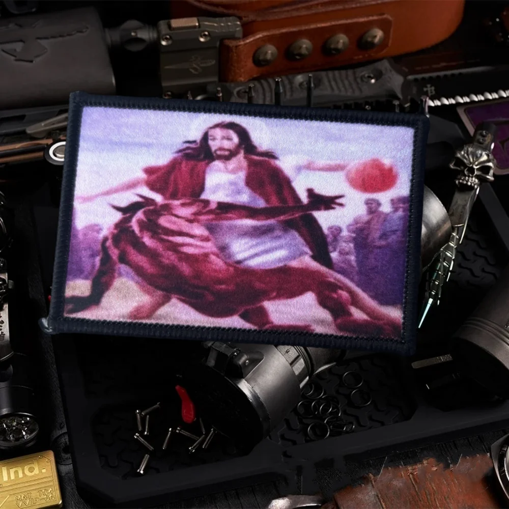 Parche estampado de Jesús Crossing The Devil Morale, emblema militar, insignias de gancho y bucle, pegatinas tácticas personalizadas del ejército divertido