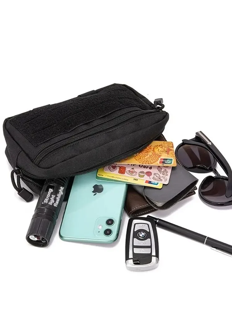 La bolsa adaptada a una mochila mediante sistema Molle