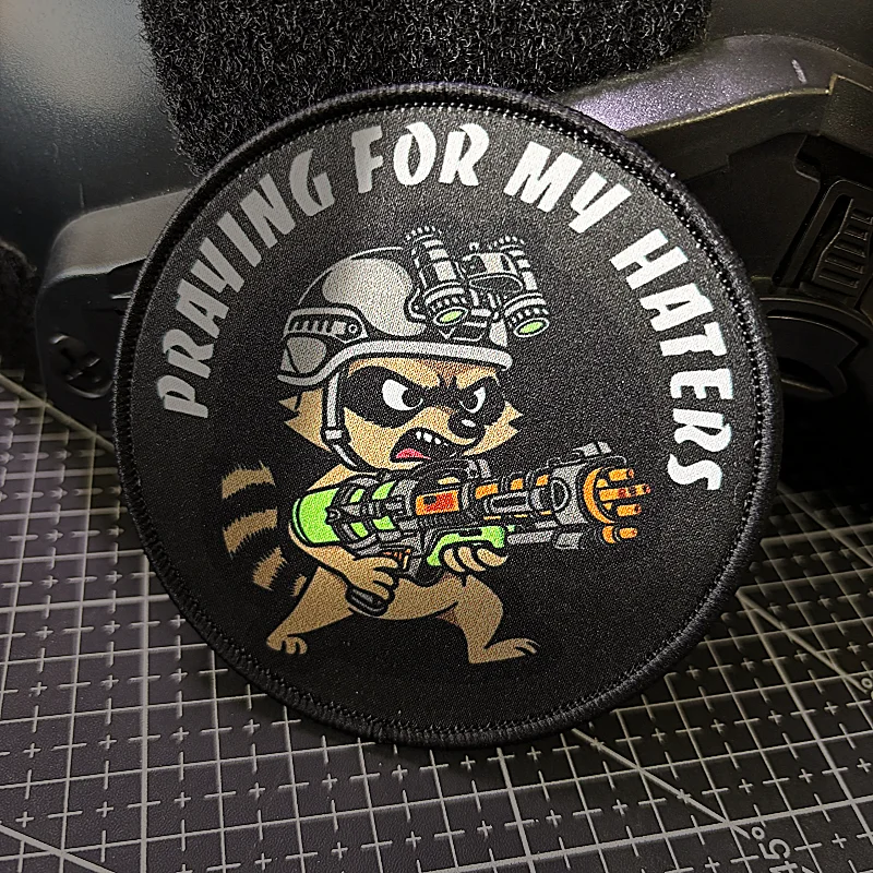 Parches Tácticos de Soldado Mapache, Parche Militar con Gancho y Bucle, Insignia de Moral 'Rezando por Mis Enemigos', Brazalete Militar, Adhesivo para Mochila - imagen 4