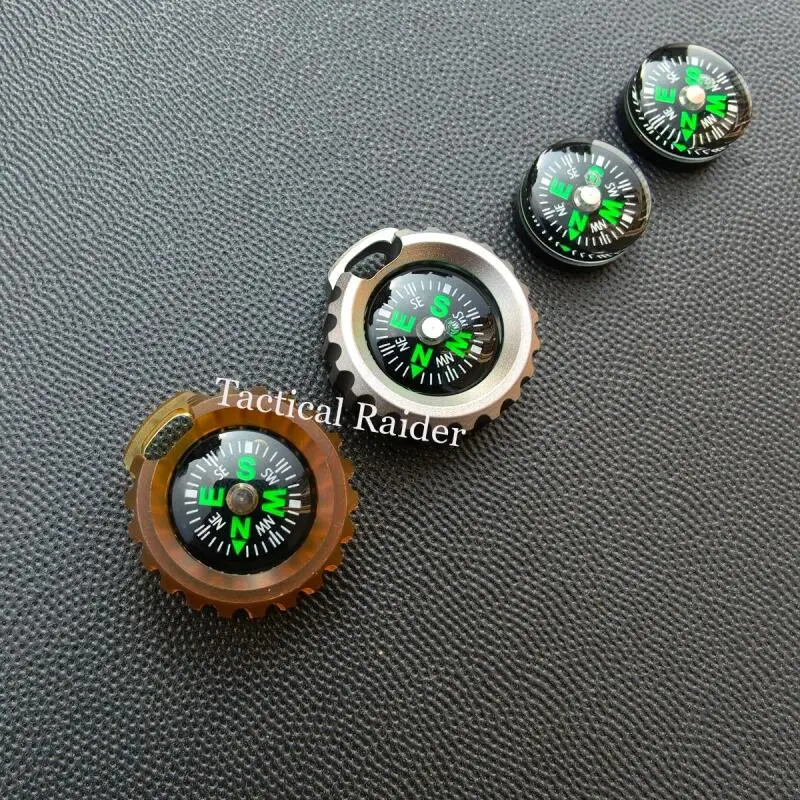 Brújula de aleación de titanio, aguja norte, senderismo al aire libre, escalada de montaña, collar con hebilla