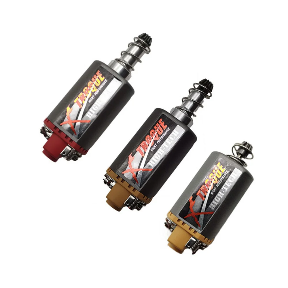 Tres botes negros y rojos con la palabra tosuge en ellos