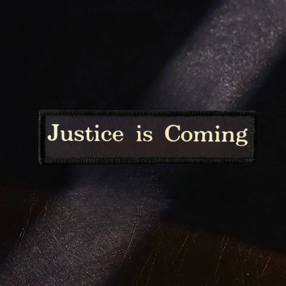 Parche táctico Justice Is Coming, brazalete con gancho y bucle impreso divertido, insignia de moral militar, pegatinas para mochila y ropa - imagen 5