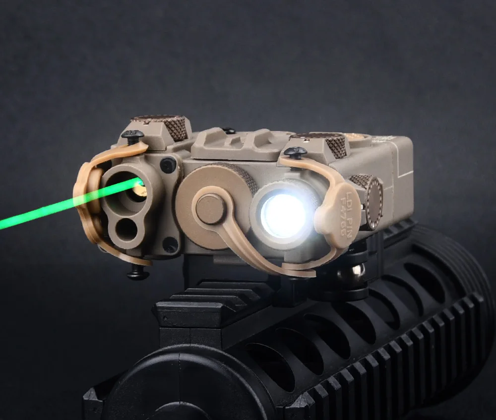 Un láser verde brilla a través de un alcance