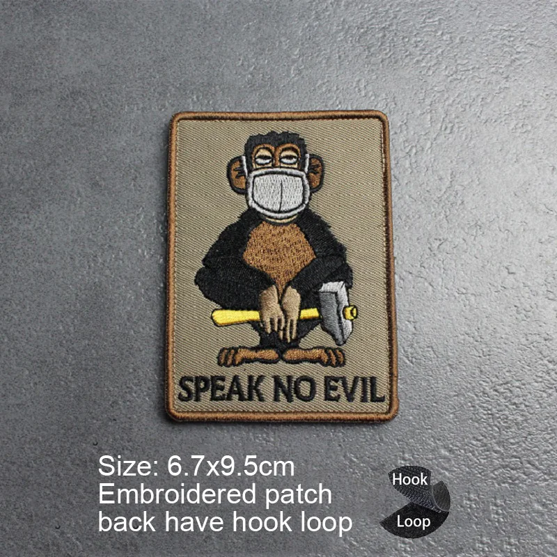 Un parche con un mono que dice que no habla mal