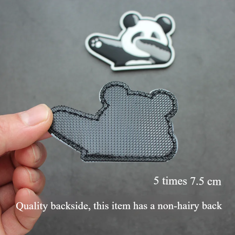 Parche de PVC con gesto de Hip Hop de Panda de dibujos animados que brilla en la oscuridad, insignia táctica creativa divertida para diversión nocturna y espíritu de equipo, decoración DIY - imagen 2