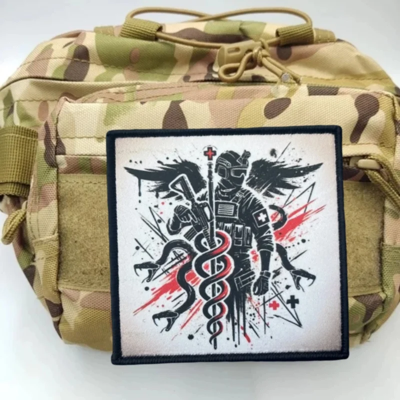 Parche táctico "serpientes y medicina", brazalete impreso, insignia de moral, parches con gancho, pegatinas para mochila y ropa - imagen 2