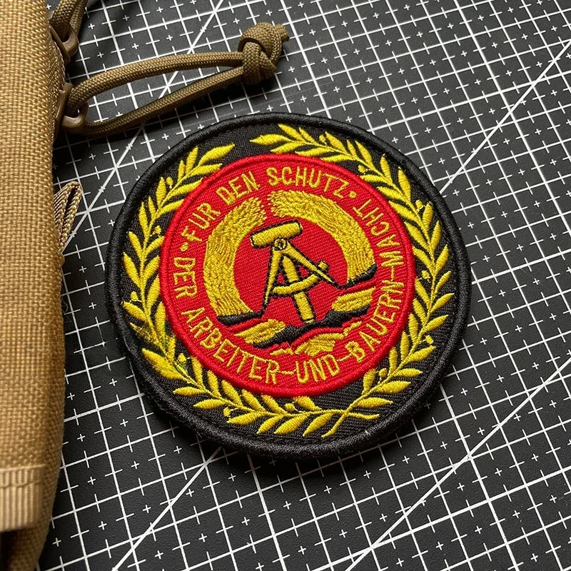 DDR parche táctico redondo de Alemania Oriental, brazalete militar, insignia de moral bordada Retro, parches para mochila, aplique de chaqueta - imagen 2