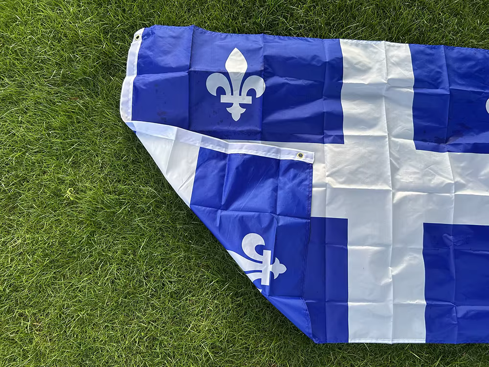 Bandera Quebec flor de lis – Poliéster colgante con ojales de latón - imagen 4