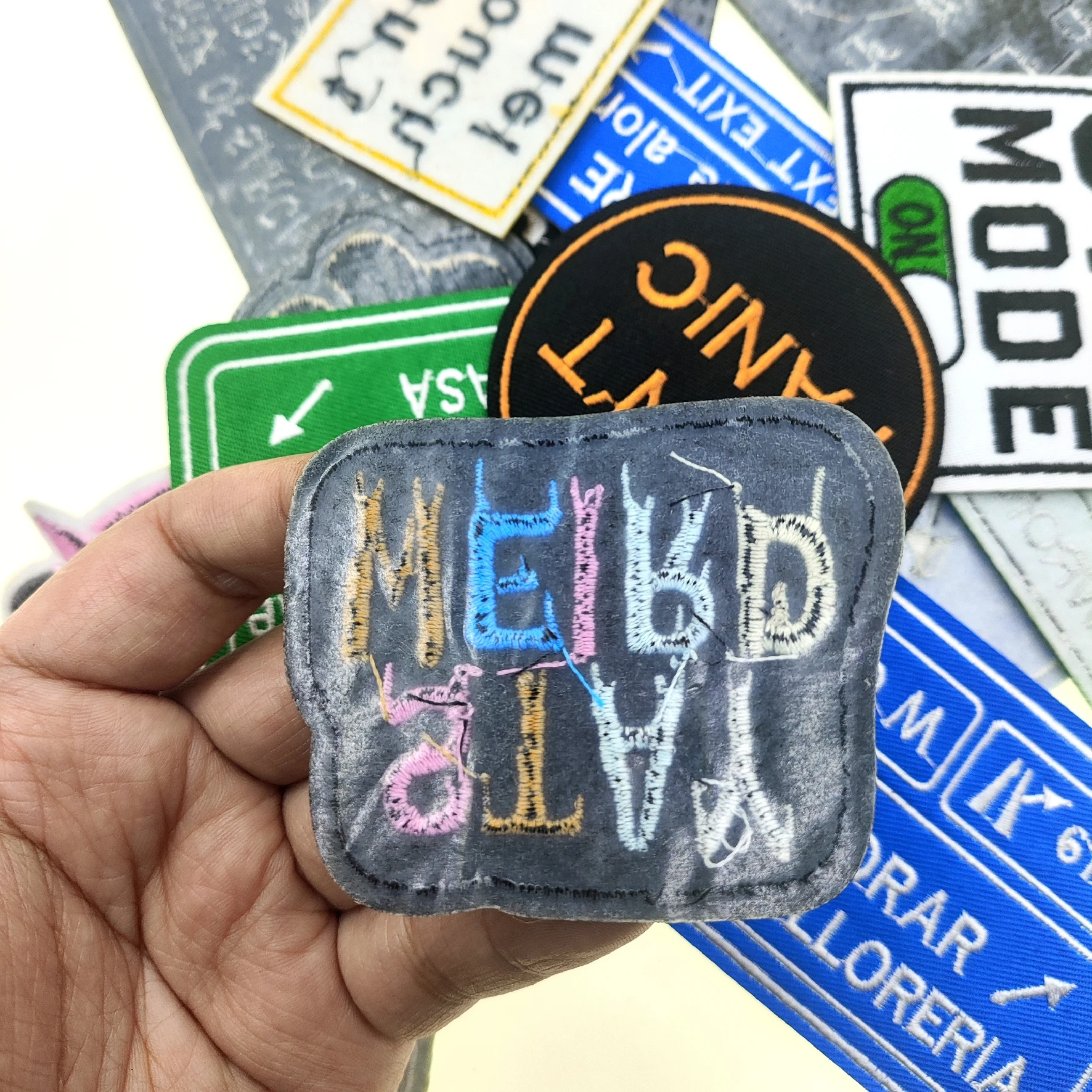 Parche de aplique bordado con eslogan negro, Parche de hierro DIY, pegamento de fusión fácil, planchado, reparación, insignia de agujero - imagen 5