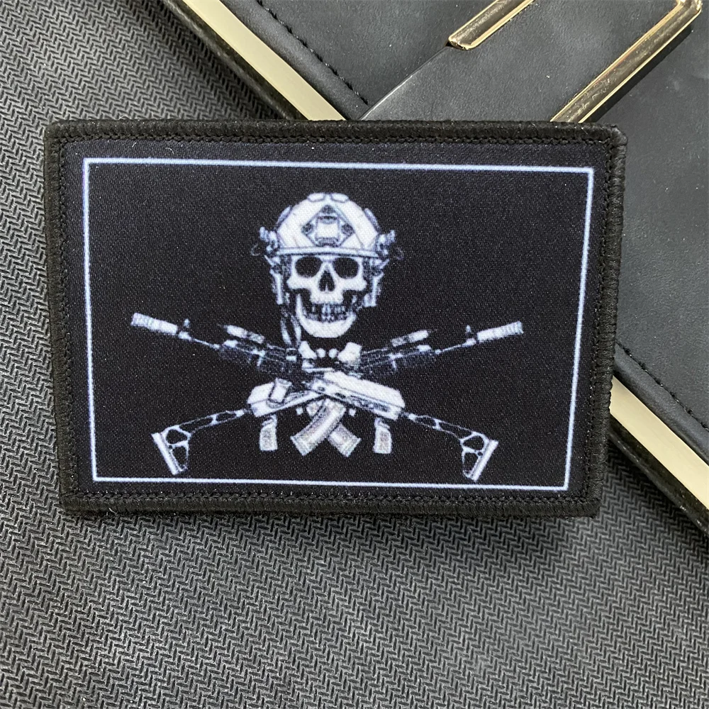 Parches de insignia de moral táctica "Russian Roger", soldado esqueleto Chevron con gancho impreso de pistola y brazalete adhesivo para mochila - imagen 3