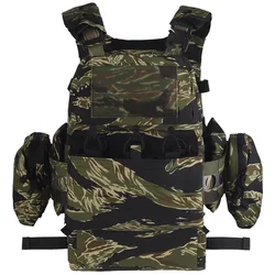 Ferro V5 FCPC chaleco táctico Woodland con IFAK Roll 1 y Triple Mag