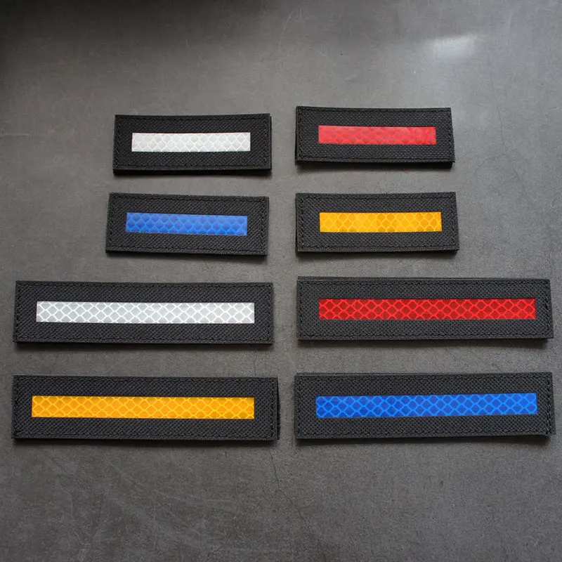 Accesorios para bolsas al aire libre, insignias de identificación nocturna cortadas con láser en forma de parche de gancho de rayas tácticas reflectantes largas para el pecho