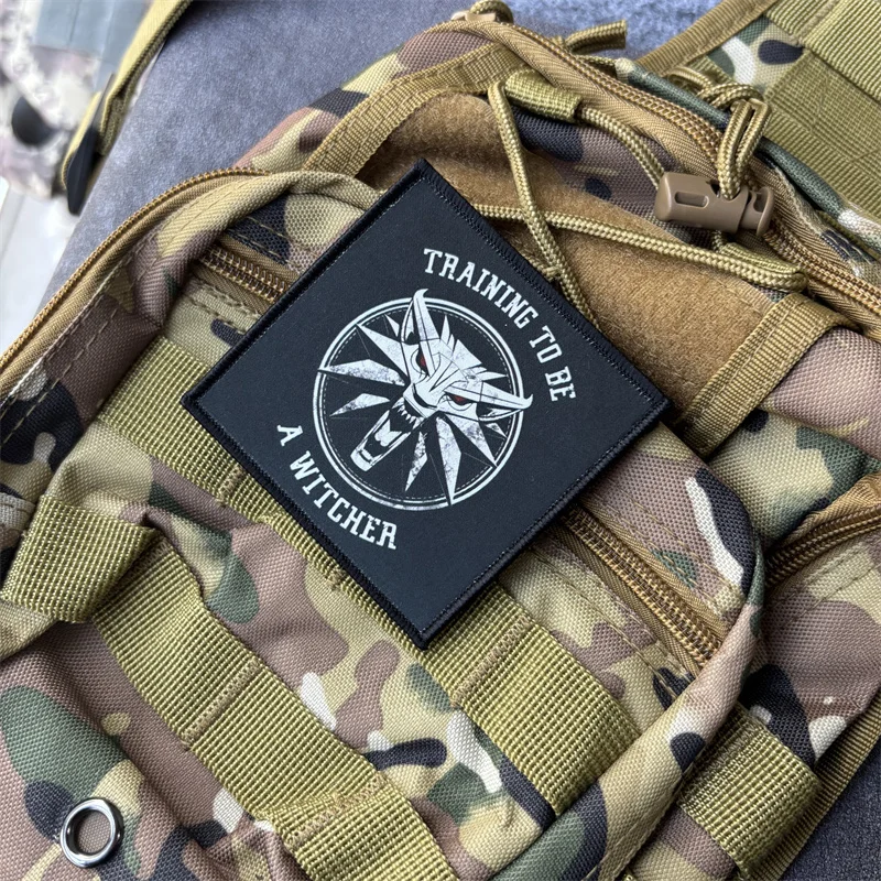Parche militar "TRAINING TO BE A WITCHER", brazalete con estampado, gancho, bucle, insignia de moral táctica, parches, ropa, mochila