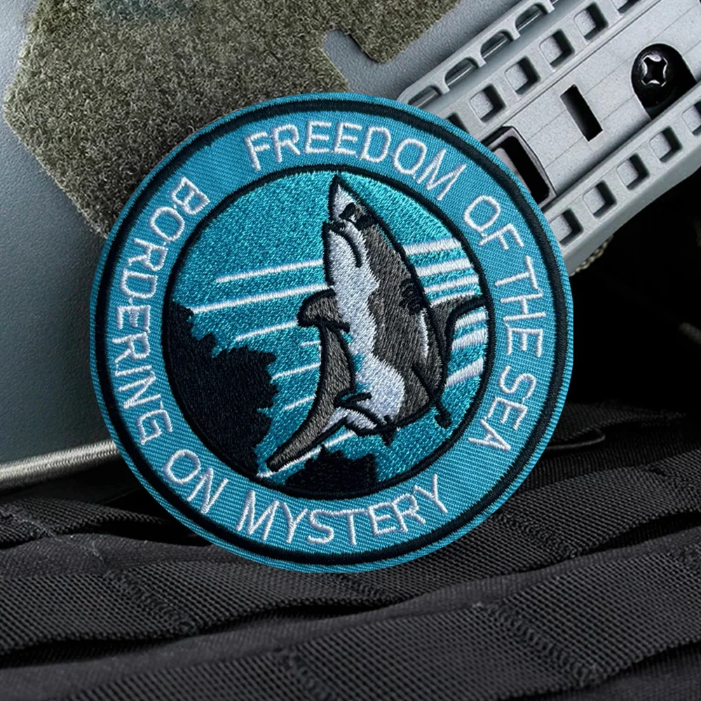 Parches tácticos con bordado de tiburones, parche divertido con gancho y bucle, insignia de moral del ejército militar, pegatinas para mochila