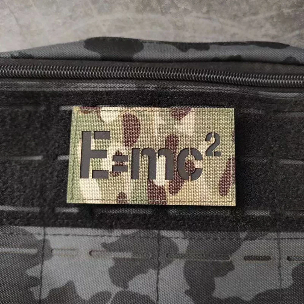 E = mc ²-insignia de moral de ecualización de energía de masa, parche reflectante Klett, brazalete táctico, equipo al aire libre, pegatinas de decoración de mochila - imagen 3
