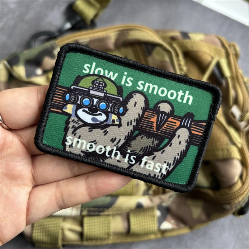 Parche táctico militar impreso Slow Is Smooth–Is Fast con velcro - imagen 4