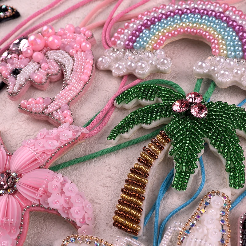 Abalorio de bolso con cuentas de diamantes de imitación hecho a mano en 3D, llaveros con parches de cordón de cristal, parches de cuerda colgantes, decoración de colgantes para mochila - imagen 2