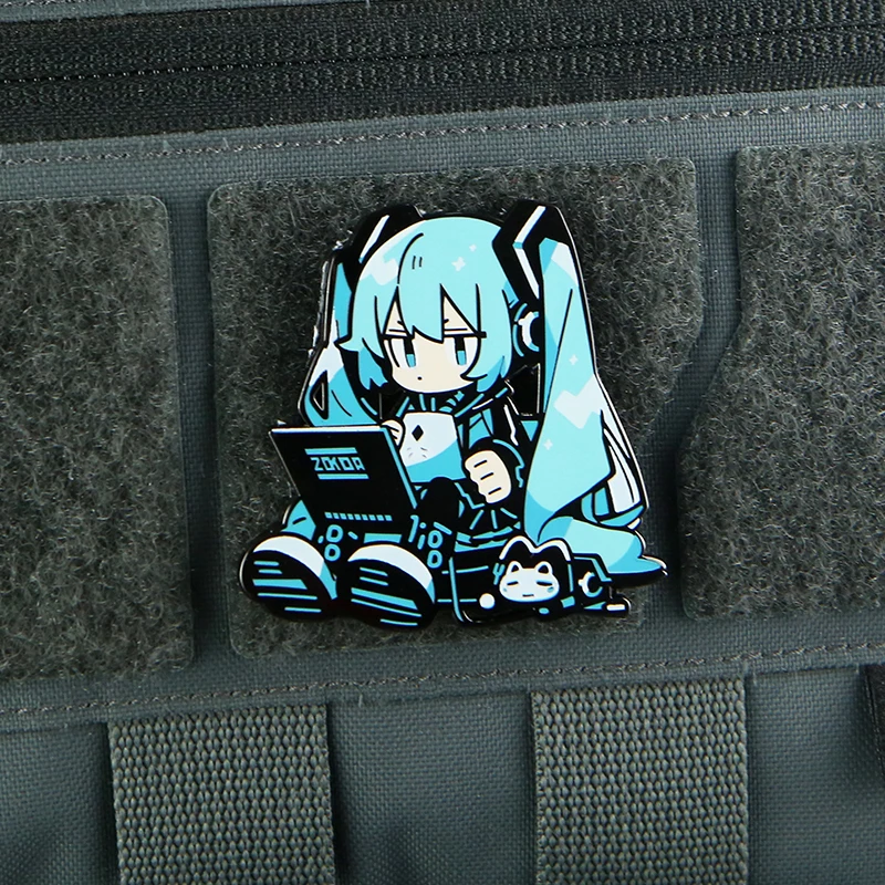 Insignia táctica de dibujos animados de Miku, parche de Metal bidimensional para decoración de mochila, diseño de chica bonita con gancho - imagen 2
