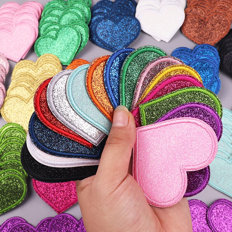 Aplicación de parches termoadhesivos para decorar ropa